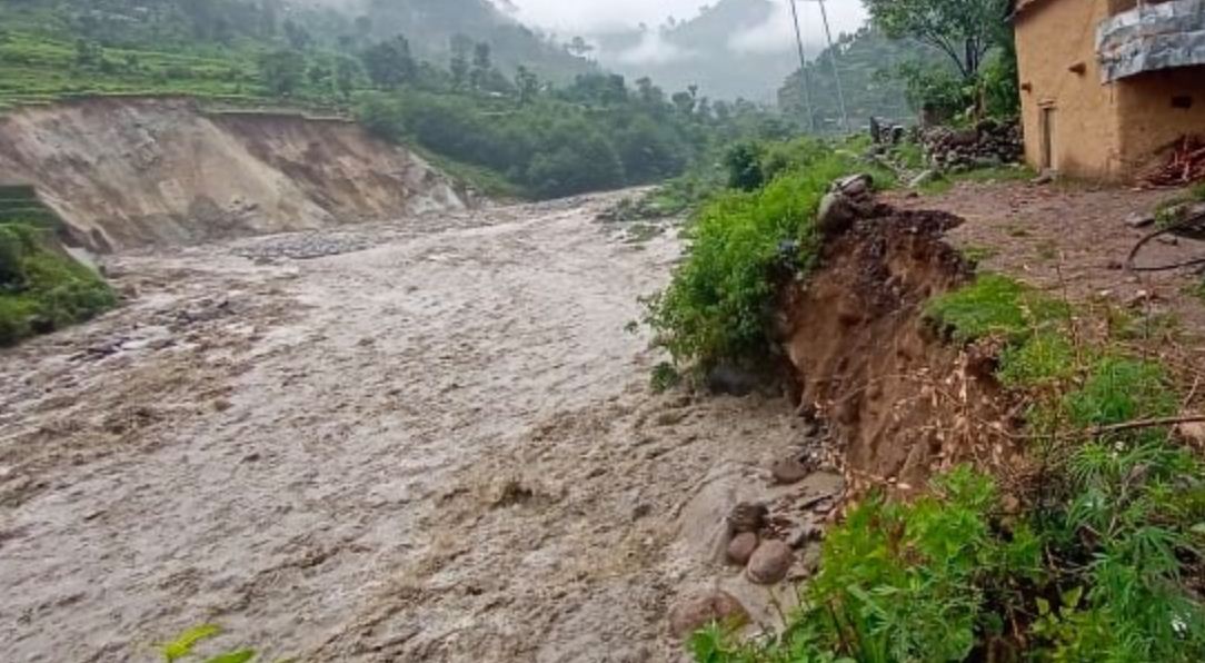 कर्णालीको बाढीपहिरोमा १० हजार घरबारविहीन